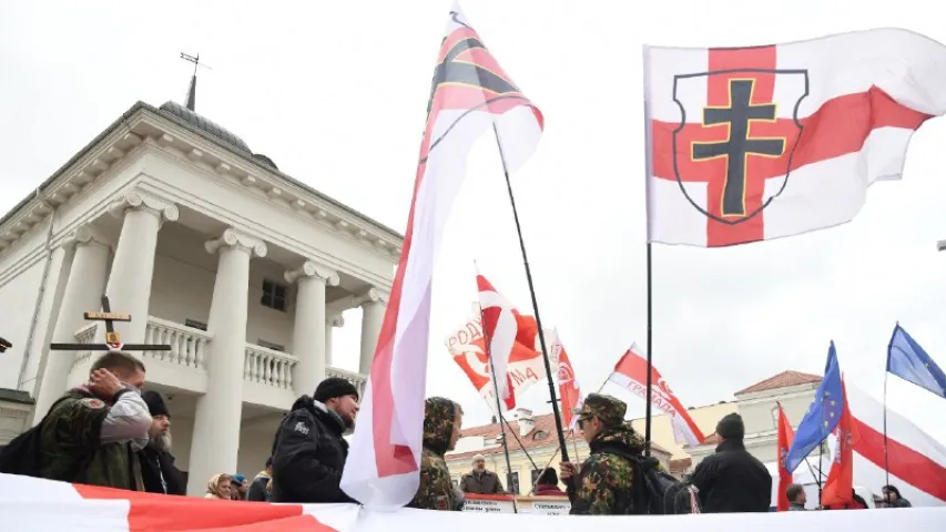 На Плошчы Свабоды ў Мінску прыхільнікі Статкевіча распалілі вогнішча