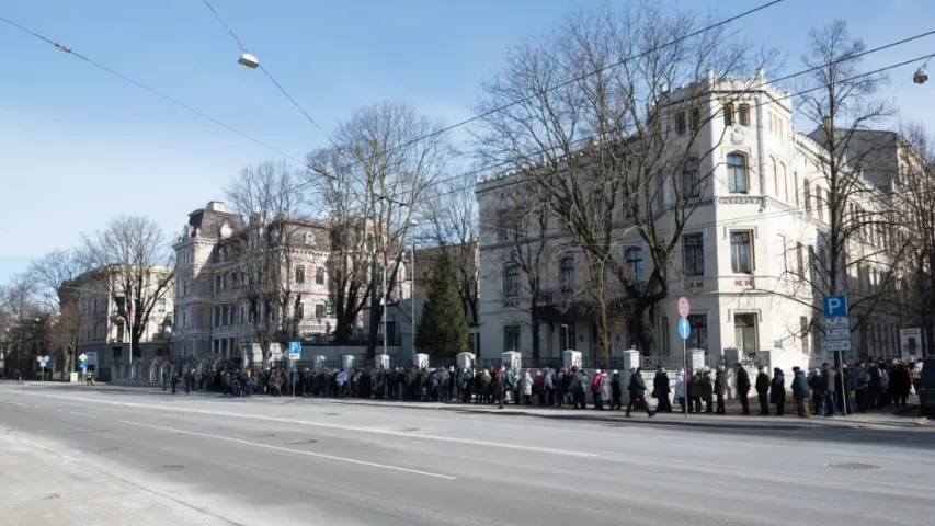 В Минске, Риге и Таллинне россияне стояли в очередях, чтобы проголосовать (фото)