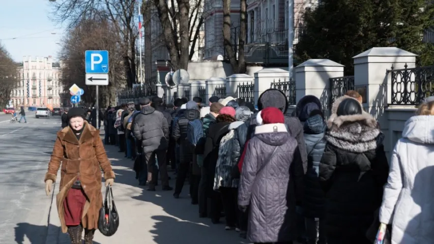 В Минске, Риге и Таллинне россияне стояли в очередях, чтобы проголосовать (фото)