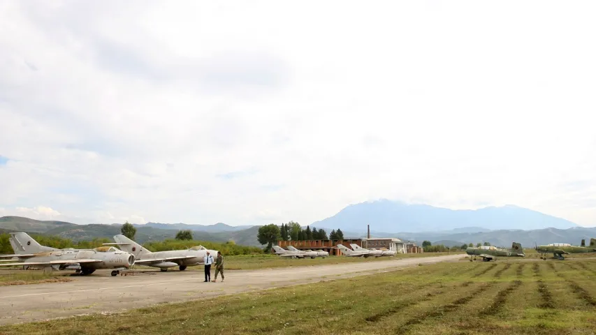 Могілкі савецкіх знішчальнікаў “МіГ-19” у Албаніі (шмат фота)