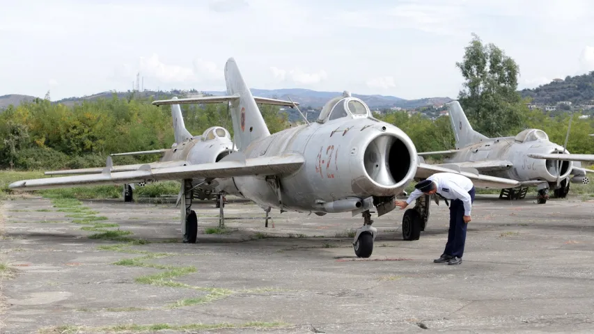 Могілкі савецкіх знішчальнікаў “МіГ-19” у Албаніі (шмат фота)