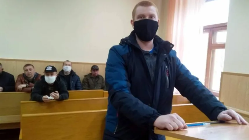 Суддзя не змагла выдаліць з залы 15 чалавек, які прыйшлі падтрымаць актывіста