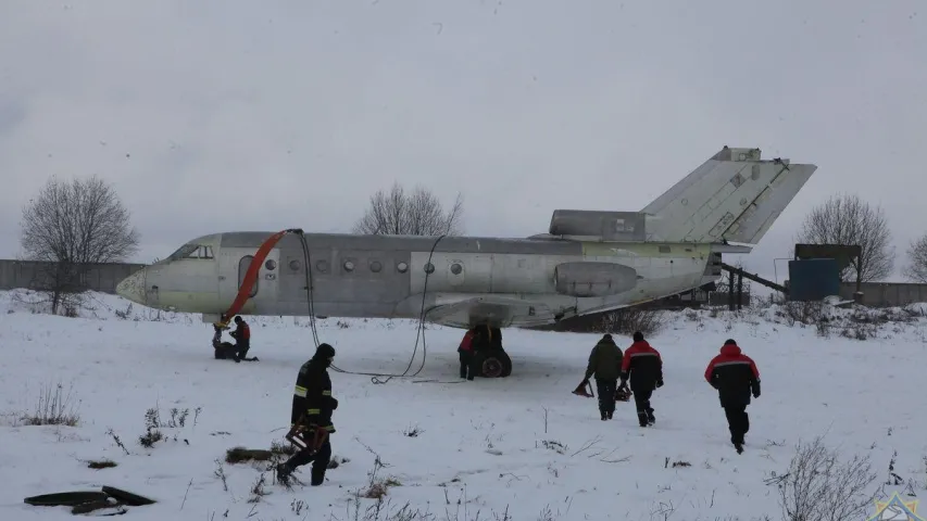 Верталёт МНС нёс над Мінскам фюзеляж самалёта Як-40 (фота, відэа)