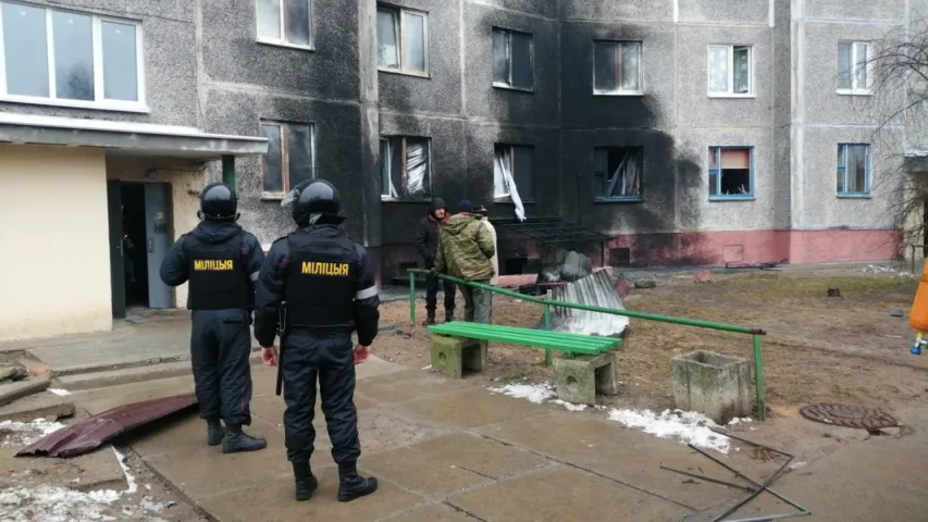 Каля дзевяціпавярховага дома ў Слуцку адбыўся выбух (фота)