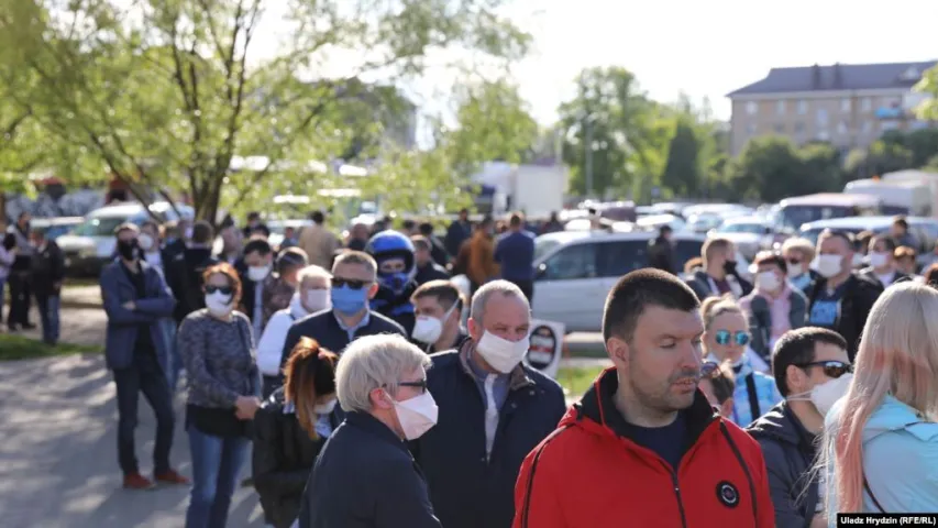 Блогер Ціханоўскі сабраў людзей на выбарчы пікет у Слуцку 