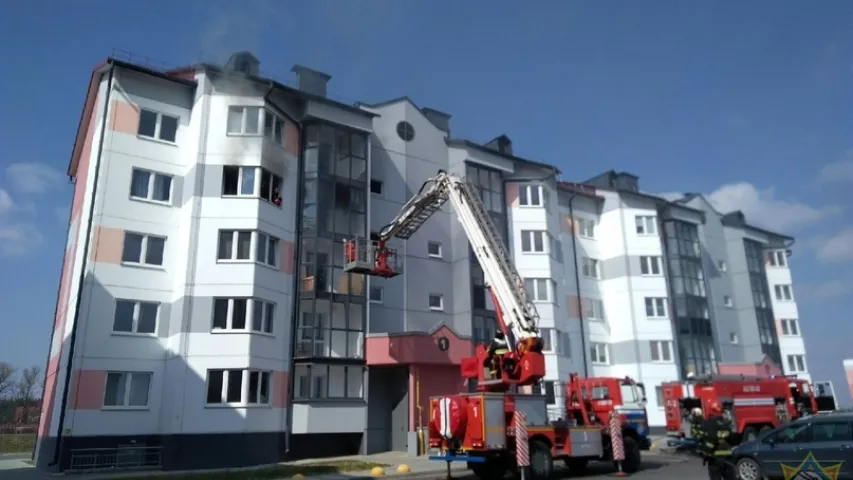 Жанчыну і траіх дзяцей выратавалі на пажары ў Стоўбцах