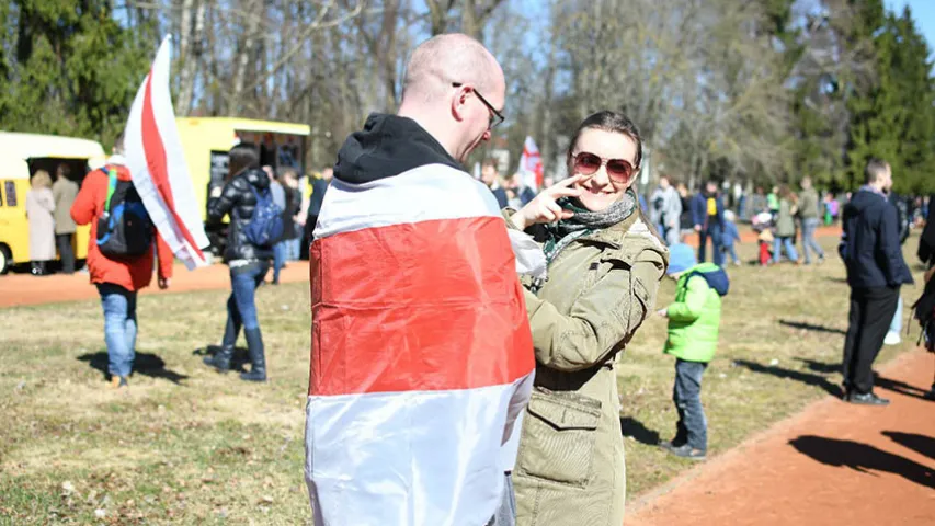 Светлыя твары, шчырыя ўсмешкі: фотарэпартаж з Дня Волі ў Гродне