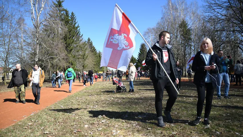 Светлыя твары, шчырыя ўсмешкі: фотарэпартаж з Дня Волі ў Гродне