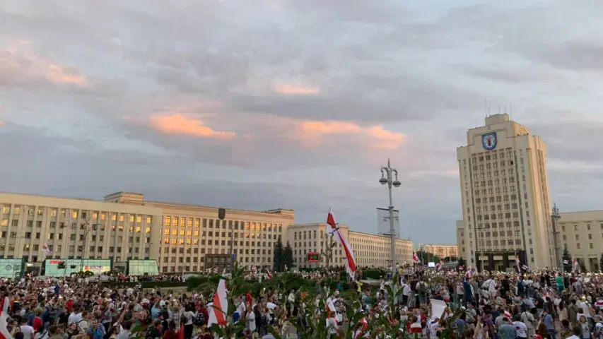 На плошчы Незалежнасці ў Мінску зноў прайшоў шматтысячны мітынг