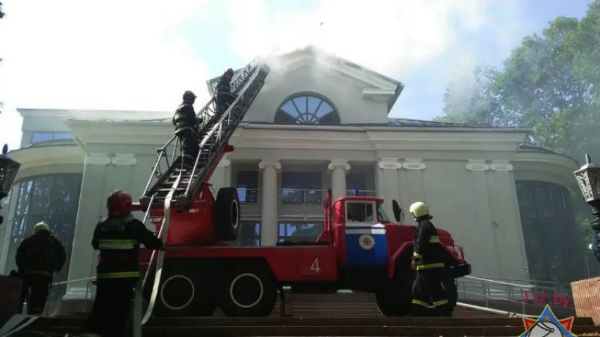 У Мінску гарэў былы будынак Моладзевага тэатра