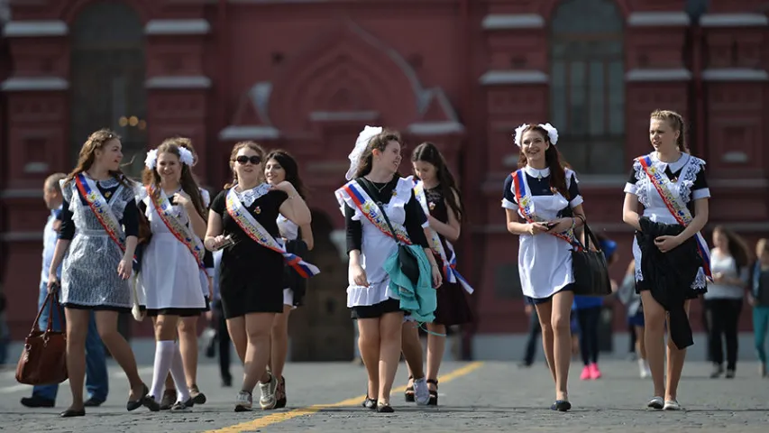 Як ладзяцца "апошнія званкі" ў Беларусі, Літве, Украіне, Расіі 