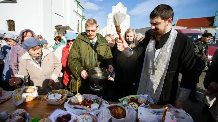 Як святкуюць Вялікдзень праваслаўныя і католікі