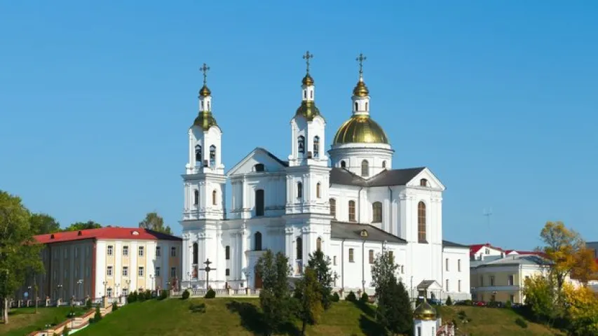 На вокладцы школьнага дзённіка пераблыталі віцебскі і магілёўскі саборы