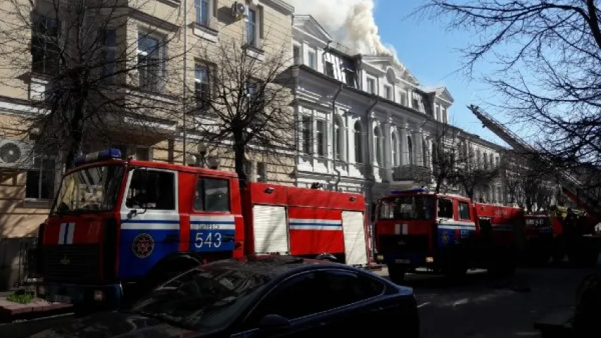 У Віцебску загарэўся гістарычны будынак (фота, відэа)