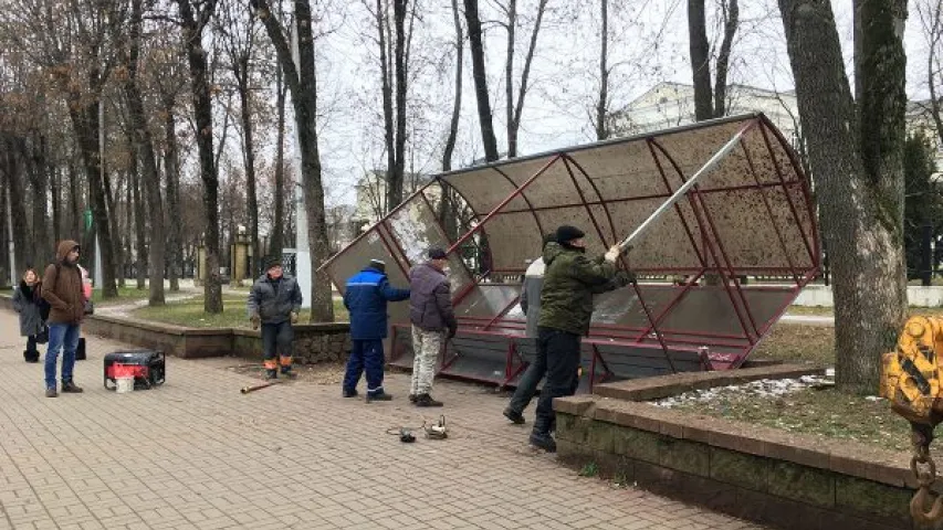 У Віцебску шапік "Табакерка" паставілі каля лякарні хуткай дапамогі 