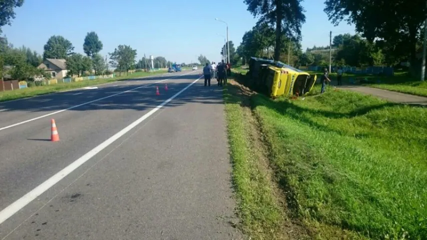 Турыстычны аўтобус перакуліўся пад Оршай