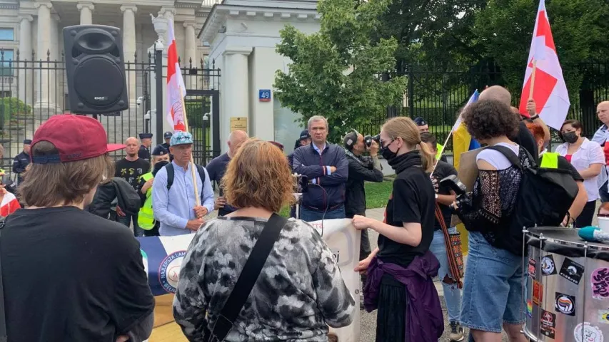 Фотофакт: Белорусы идут маршем по Варшаве в годовщину начала протестов