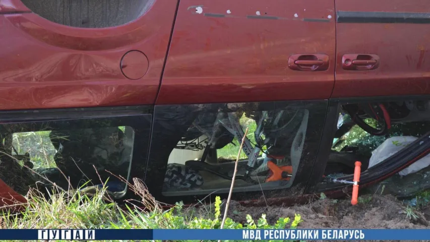 У Брэсцкім раёне аўтамабіль з малымі дзецьмі перакуліўся і трапіў у канал