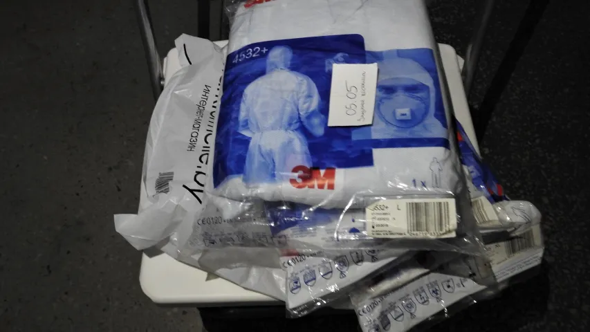 “Скинул 11 кг веса”: как випы идут в волонтёры и собирают посылки для медиков