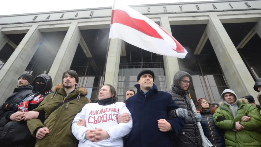 Як прадпрымальнікаў выціскалі з плошчы камунальнікі з шуфлямі