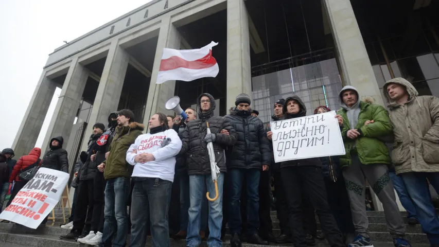 Як прадпрымальнікаў выціскалі з плошчы камунальнікі з шуфлямі