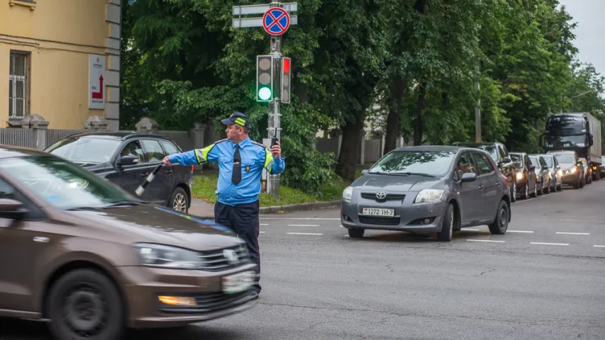 Заторы на вуліцах Мінска падчас чарговай рэпетыцыі параду. Фотарэпартаж