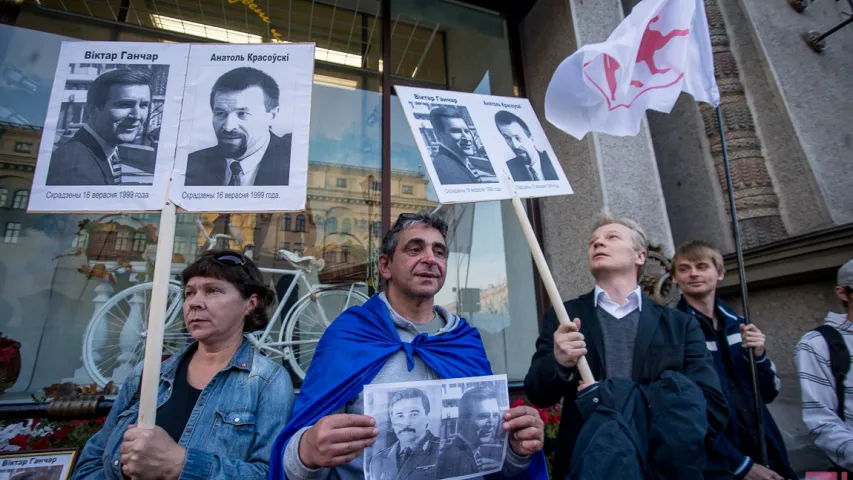 У цэнтры Мінска прайшоў пікет у памяць пра зніклых палітыкаў (дадаліся фота)