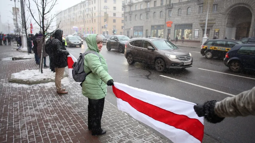 "Жывы ланцуг" у Мінску прастаяў паўгадзіны, яго хапіла на два кварталы