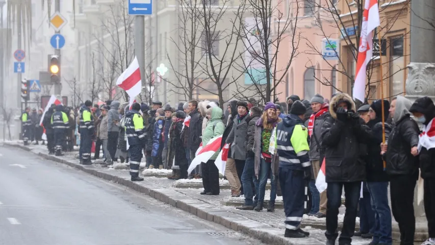 "Жывы ланцуг" у Мінску прастаяў паўгадзіны, яго хапіла на два кварталы