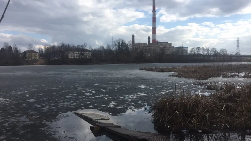 Жодзінец пайшоў праз раку і праваліўся пад лёд